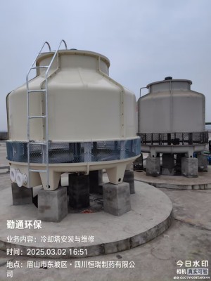 成都眉山125t玻璃钢冷却塔安装现场